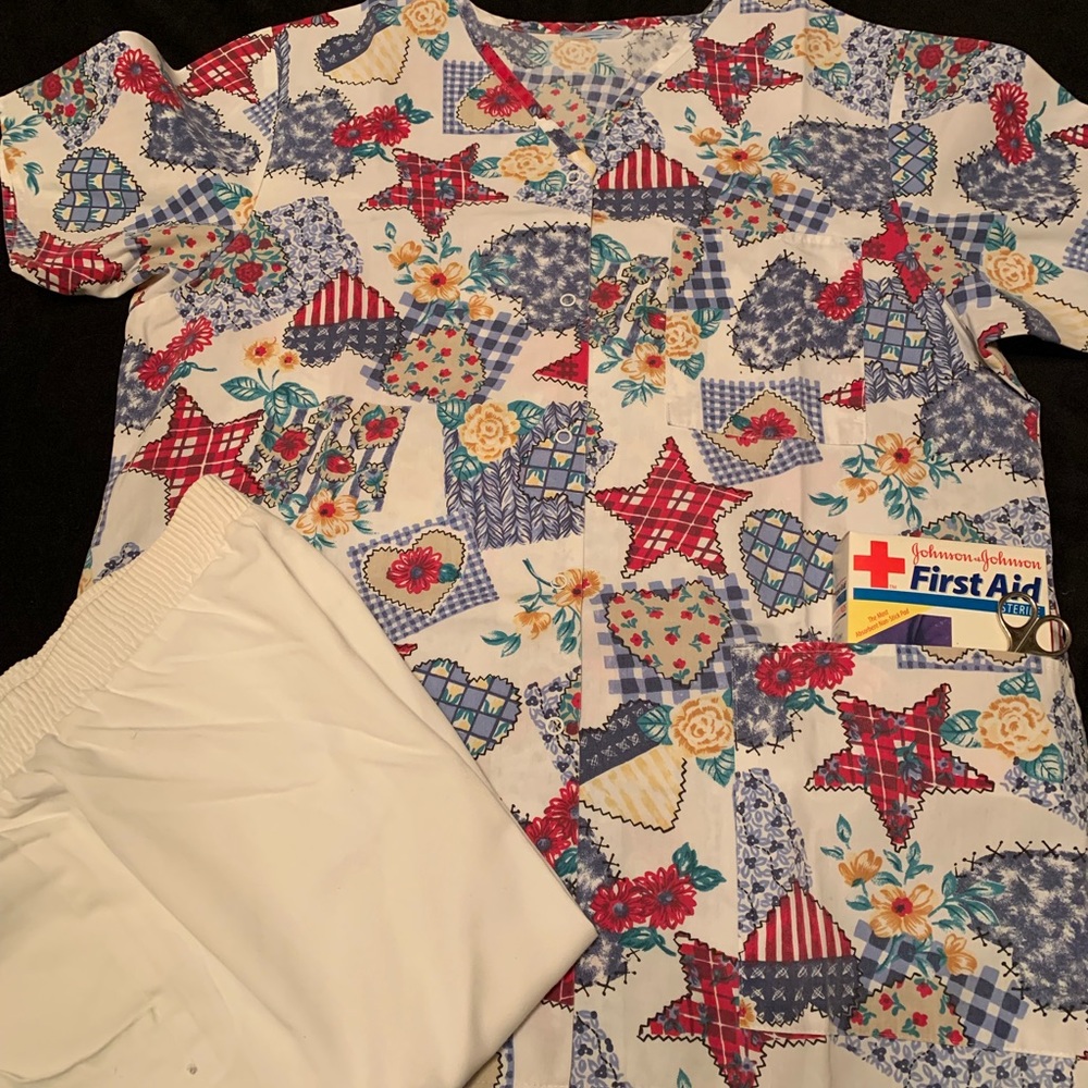 Women’s Medium Scrub Top